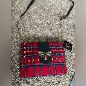 Gingham print bag with bumblebee centerpiece